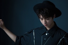 华体会登录入口-LOL主播挑战职业赛场引发圈内热议，主播对战职业选手视频