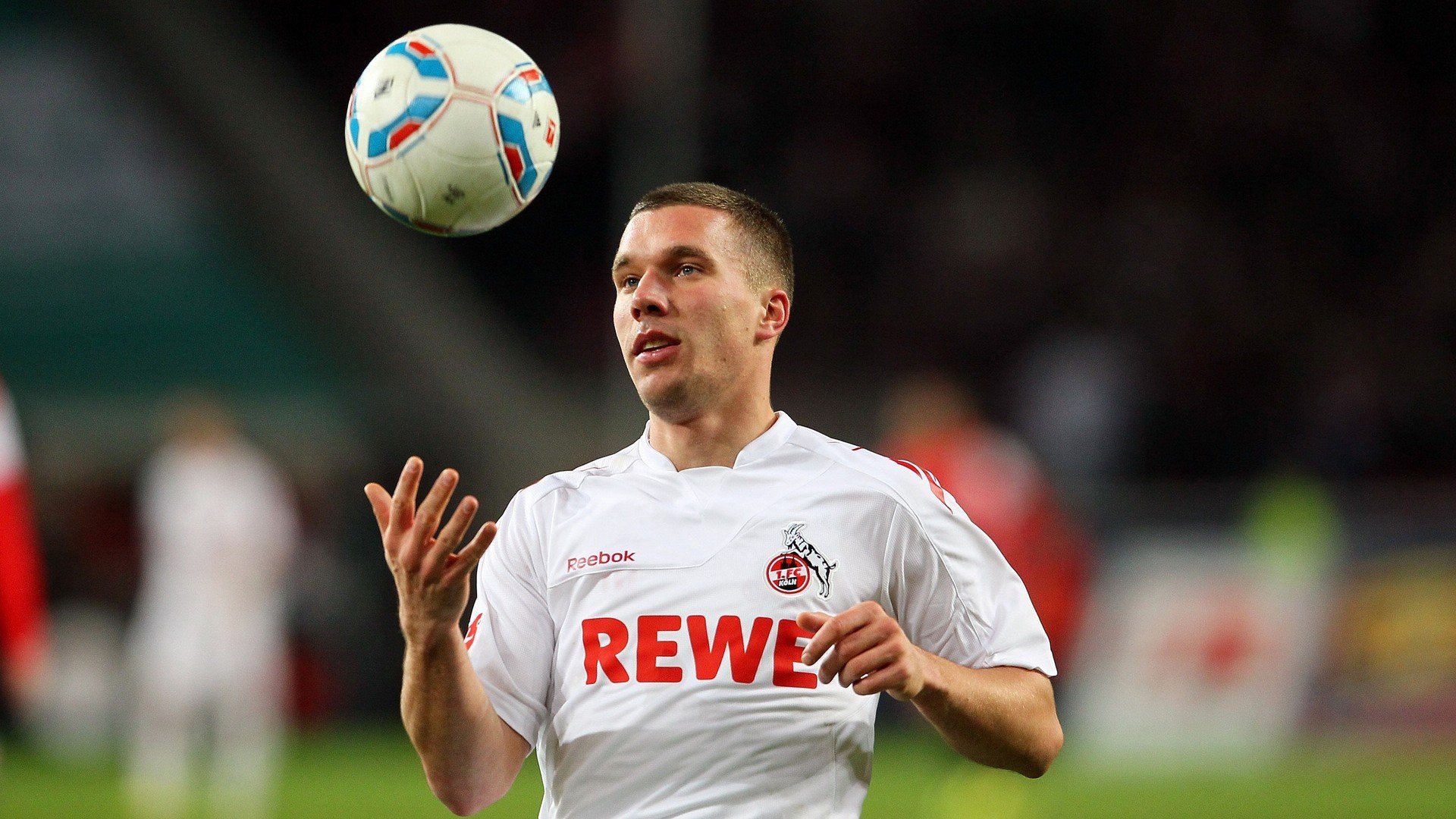 皇马刷新纪录欧冠淘汰赛,皇马欧冠2021晋级没